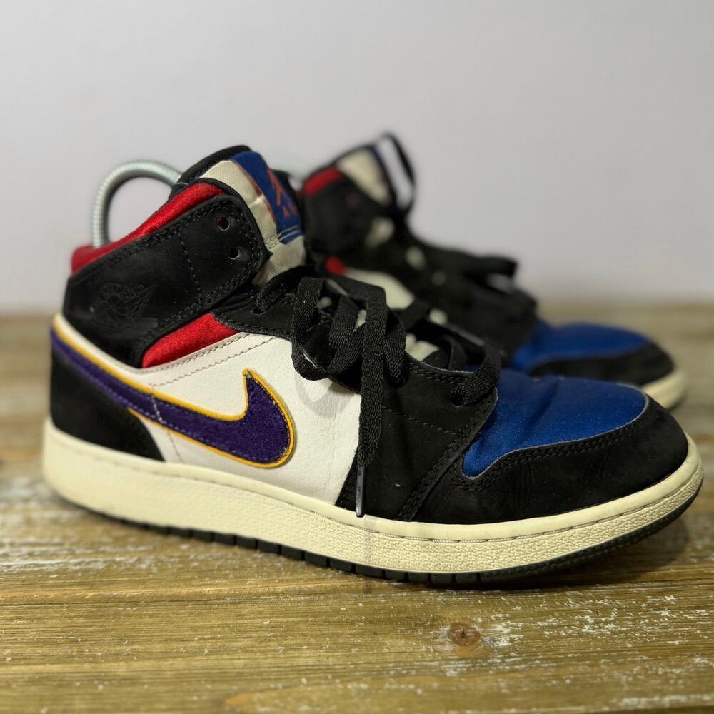 Nike Air Jordan 1 Mid SE RIVALS Lakers Top 4 2019 Size 6.5Y Kids BQ6931-0005 - Picture 1 of 9